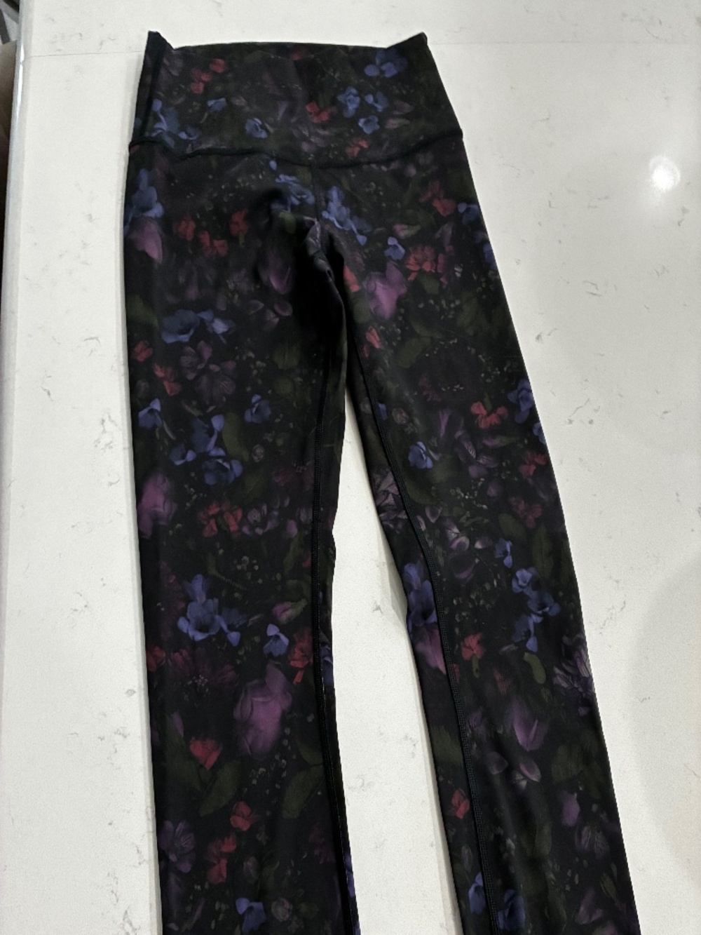 Lululemon leggings size 6, like new